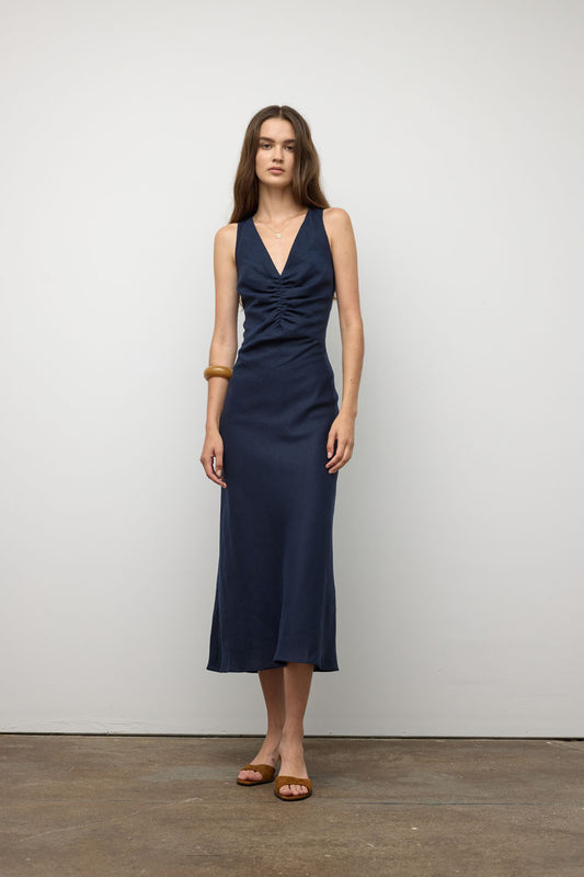 Sleeveless dress with shirring