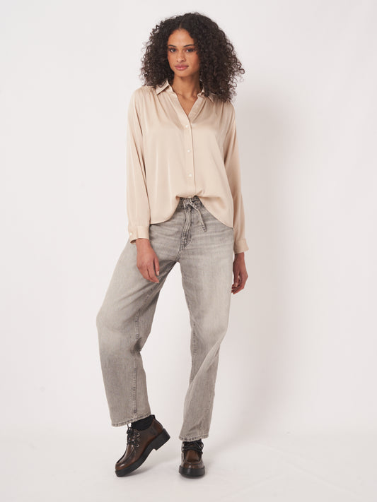 Chemisier boutonné à manches longues avec détails d'empiècement froncés