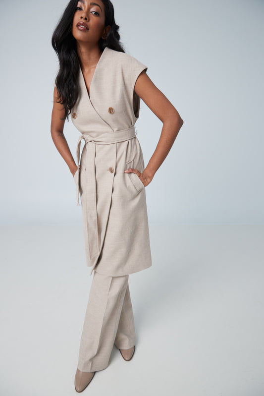 Sleeveless long coat