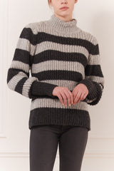 Pull tricot col roulé rayé